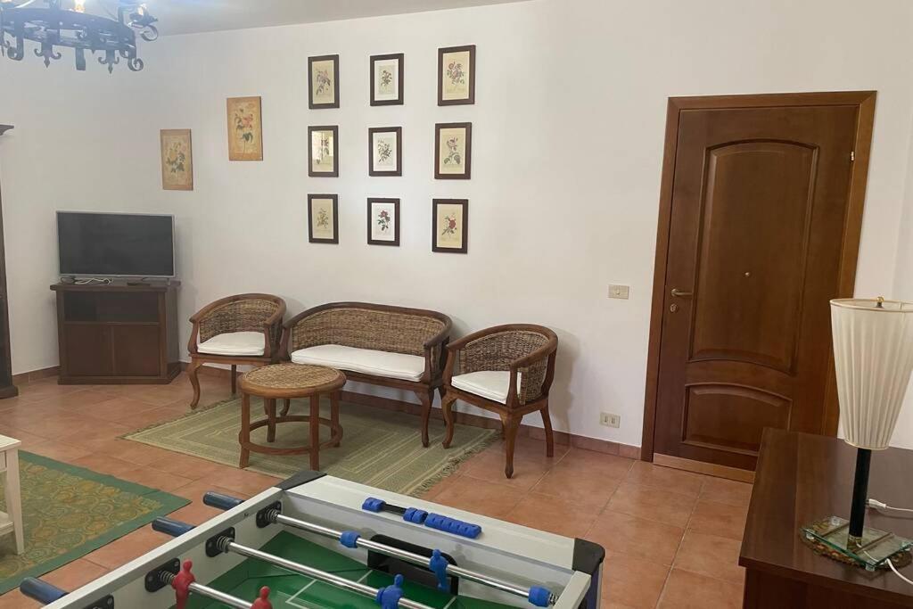 אבולה La Taverna Della Loggia מראה חיצוני תמונה
